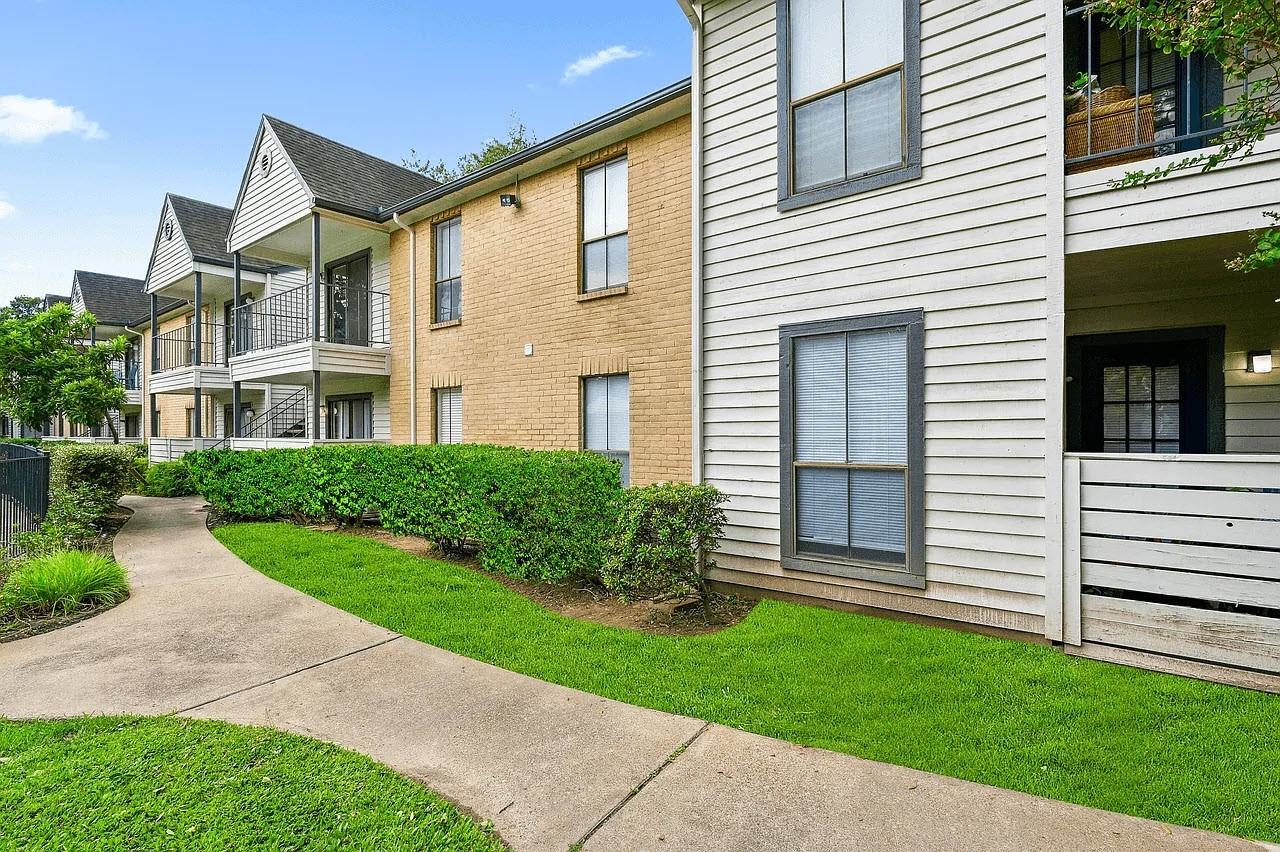 Elm Creek Apartments - Photo 3 of 13