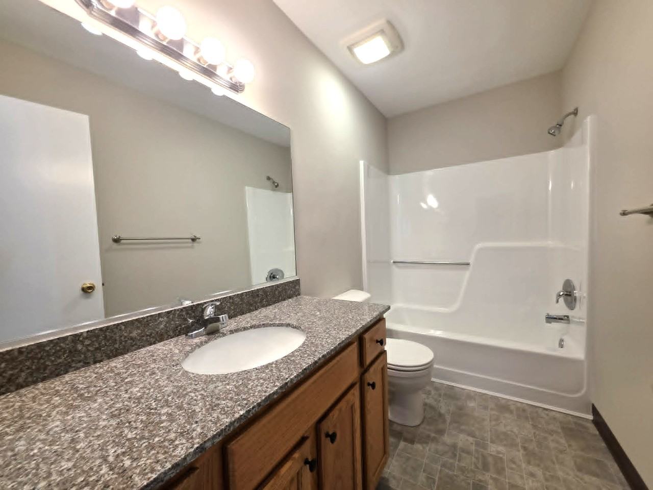 1106 Hillcrest Ave #1 - Photo 4 of 19