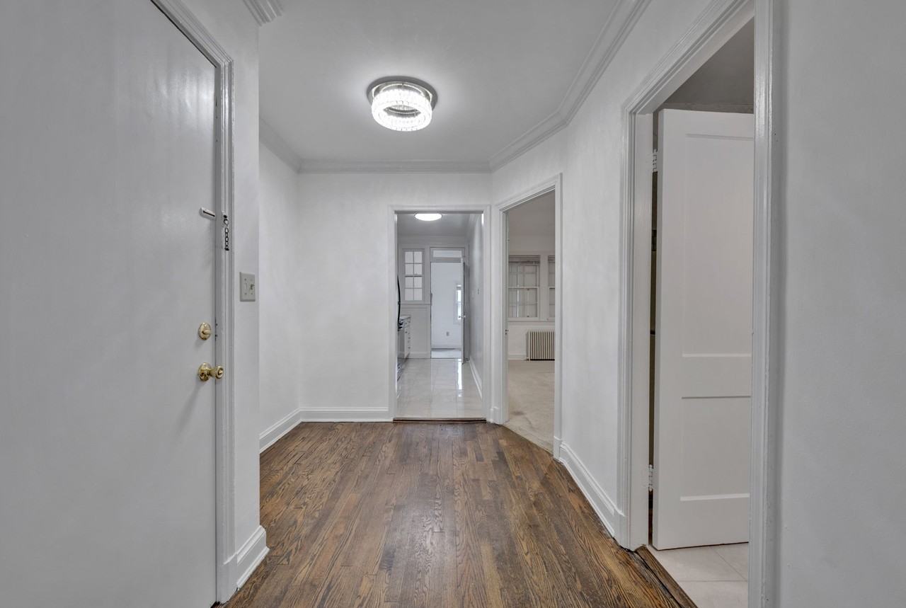 4500 Macarthur Blvd Nw #4 - Photo 5 of 13