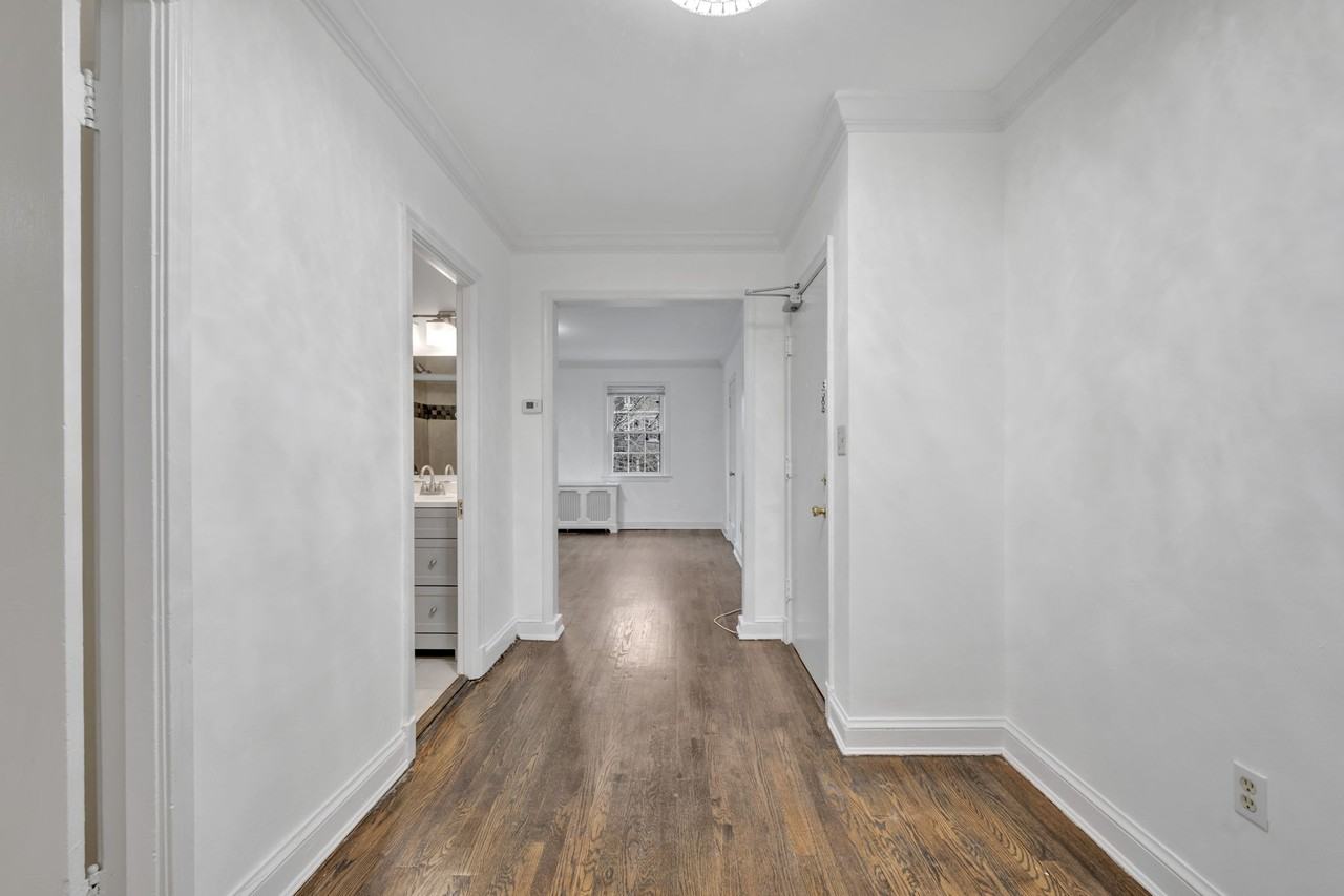 4500 Macarthur Blvd Nw #4 - Photo 7 of 13