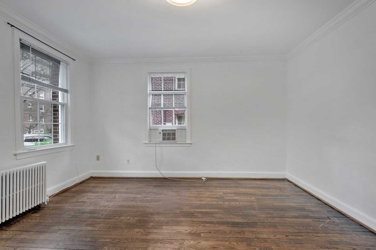 4500 Macarthur Blvd Nw #1 - Photo 4 of 17