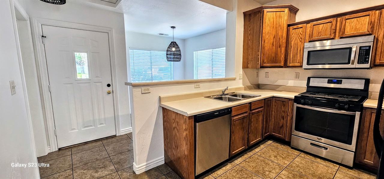 1471 E Payton Way #1 - Photo 2 of 16