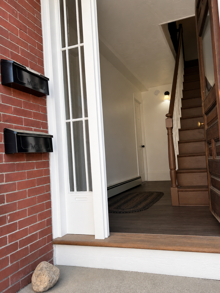 60 Grove St #1
