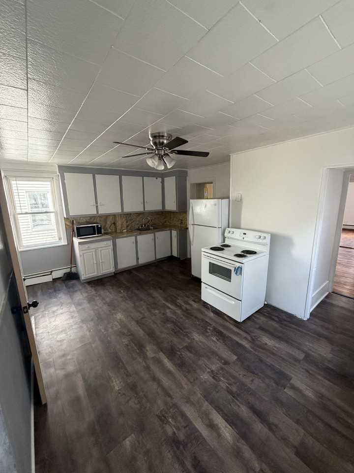 60 Grove St #1 - Photo 3 of 11