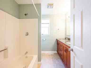539 Admiral St #1stFL - Photo 4 of 6