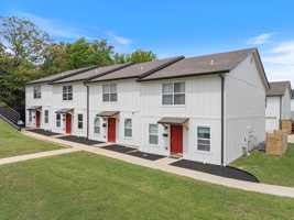featured image of 829 N Oakland Ave #1