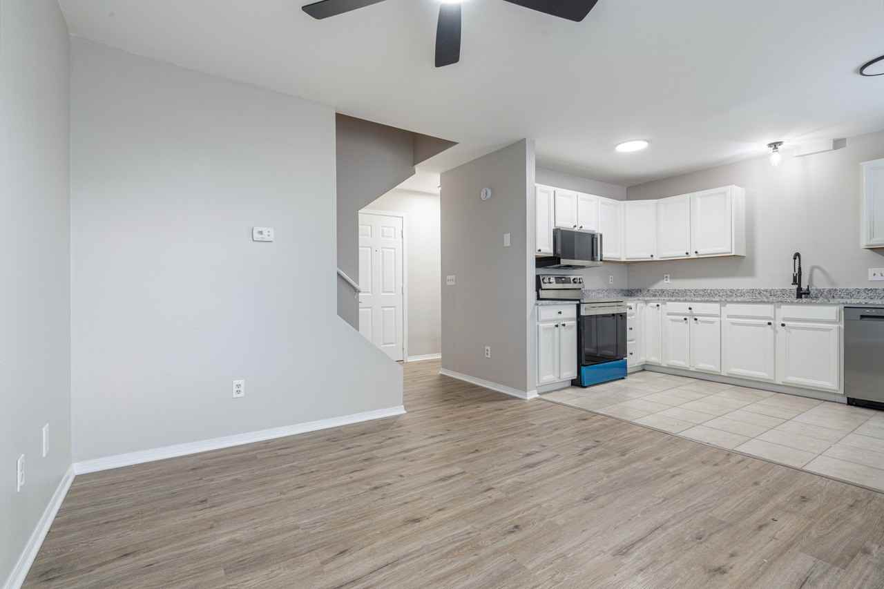829 N Oakland Ave #1 - Photo 4 of 17