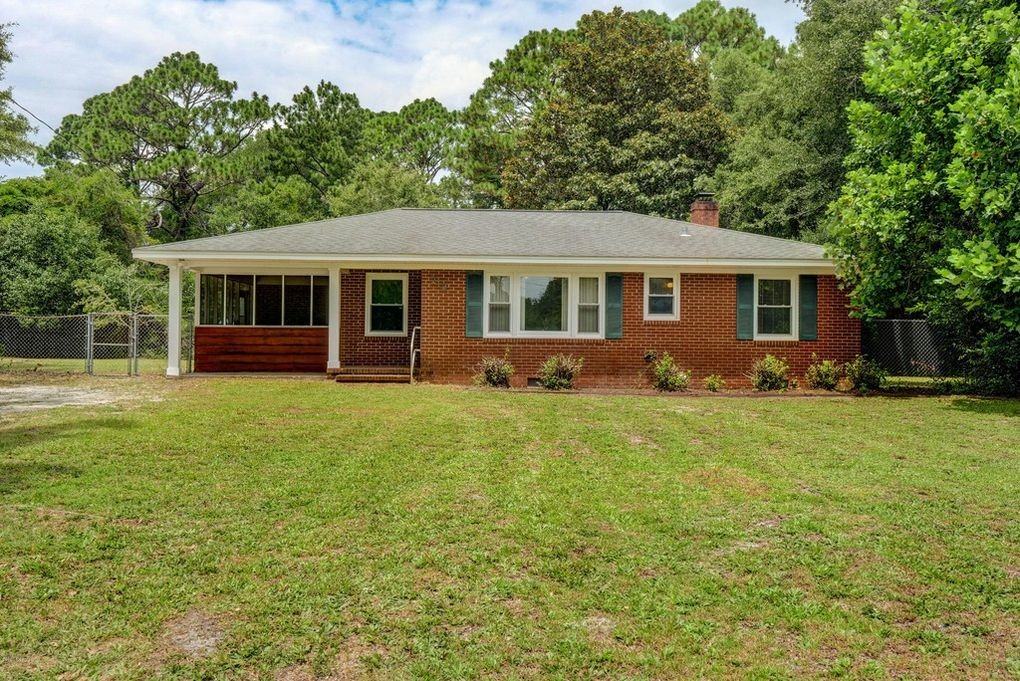 219 Spruce Cir #1 - Photo 2 of 18