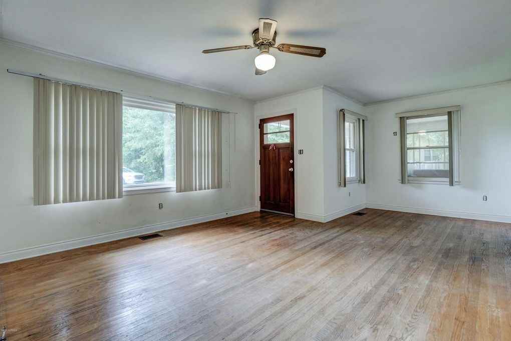 219 Spruce Cir #1 - Photo 3 of 18