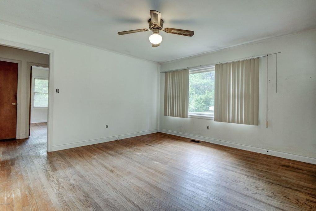 219 Spruce Cir #1 - Photo 4 of 18