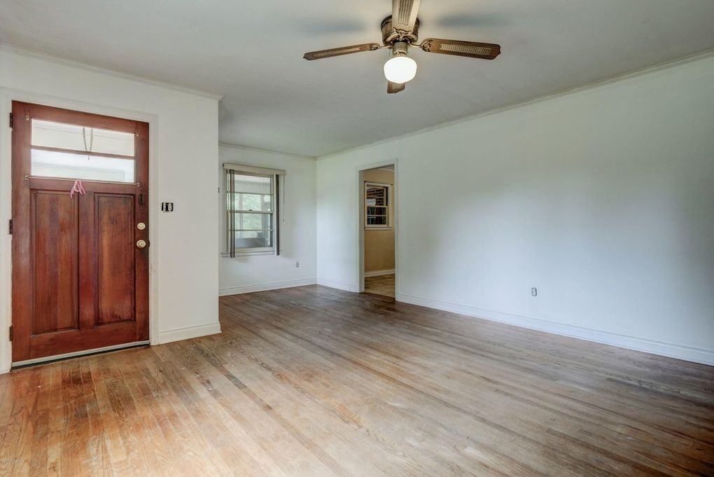 219 Spruce Cir #1 - Photo 5 of 18