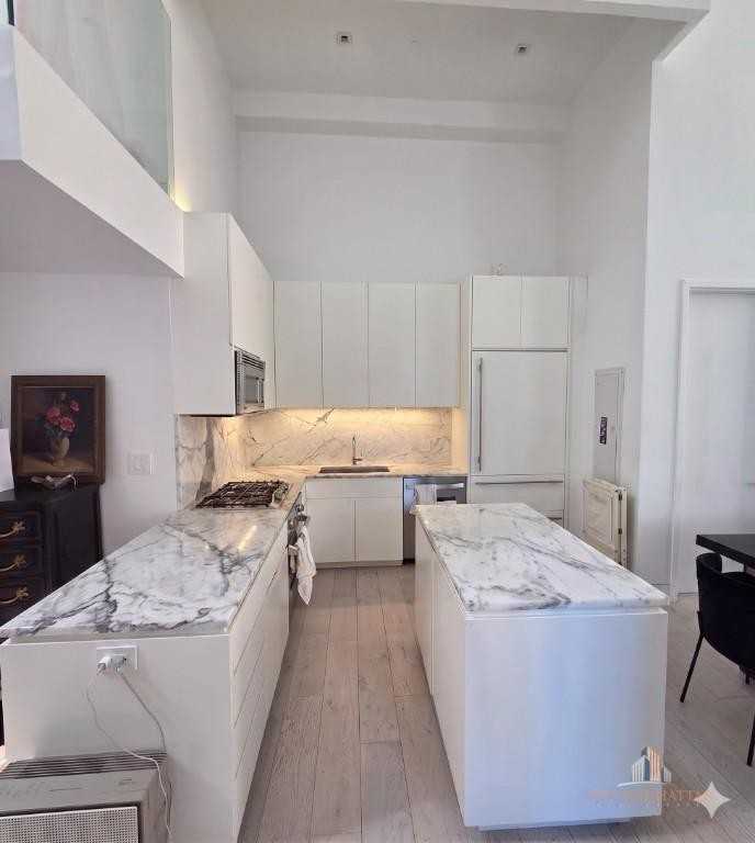 350 E 81st St - Photo 3 of 7