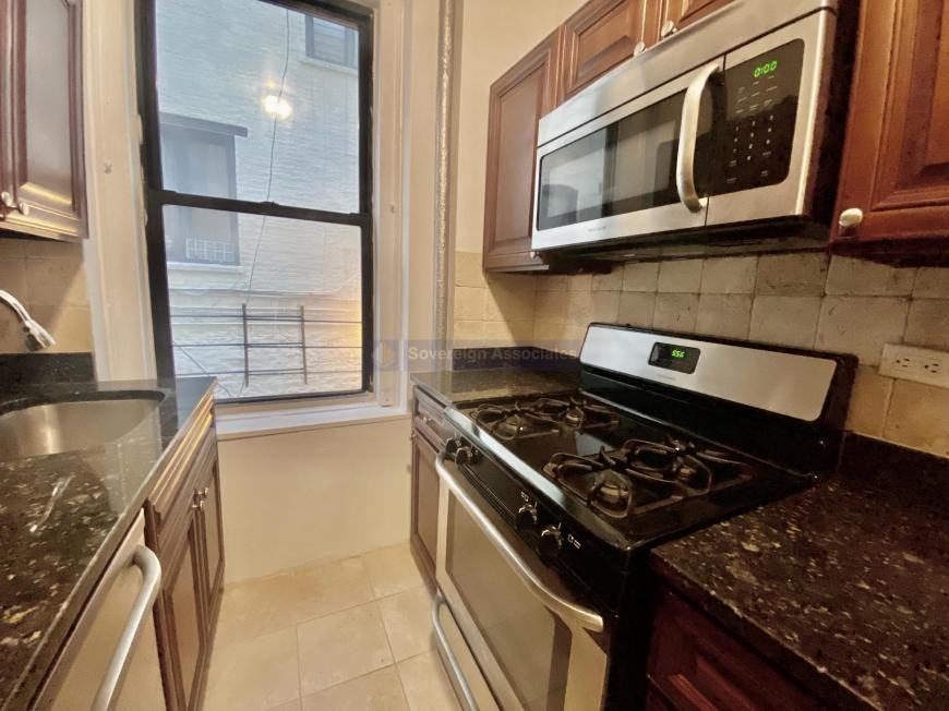 250 Fort Washington Ave - Photo 3 of 10