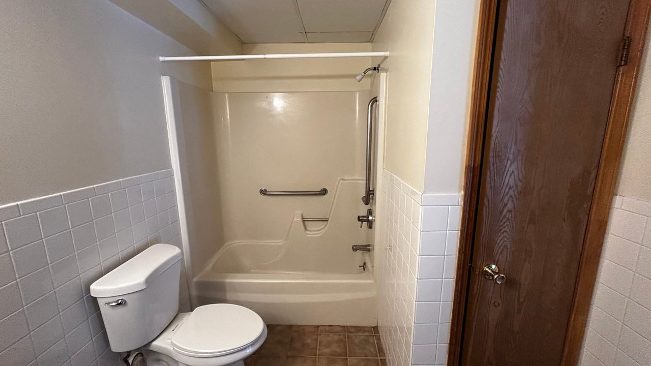 916 Kings Rd #304 - Photo 2 of 17