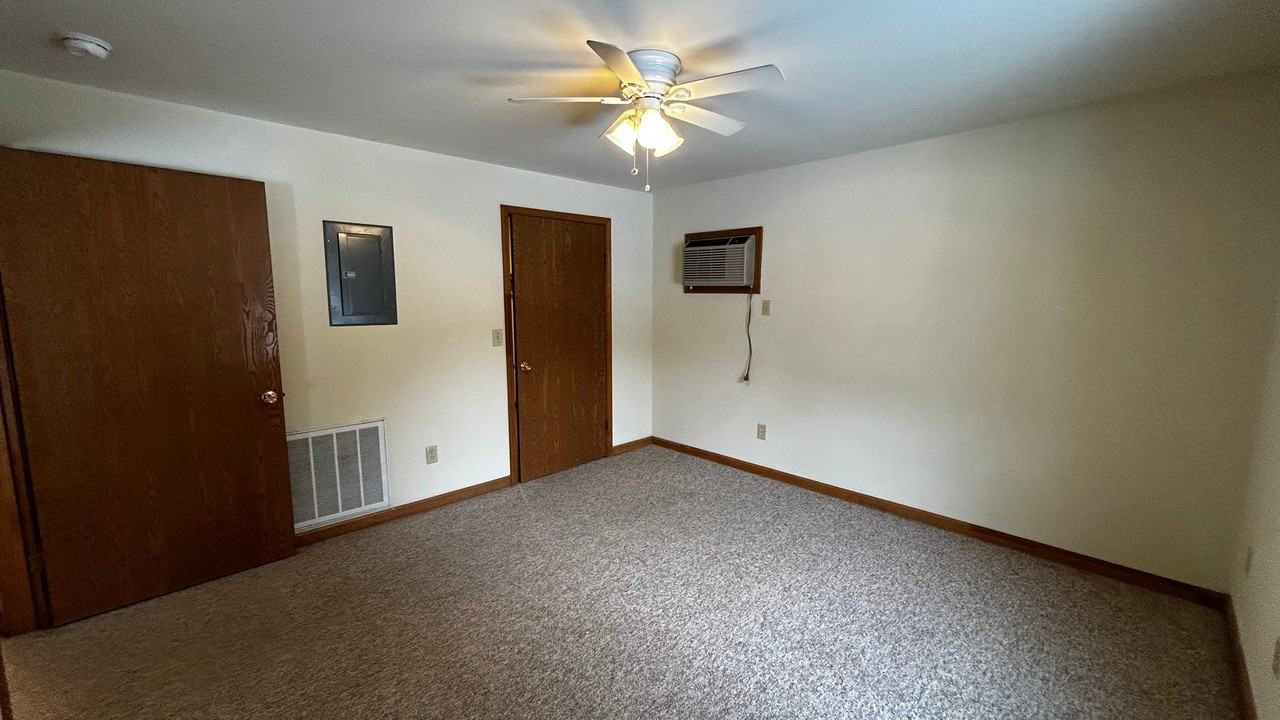 916 Kings Rd #304 - Photo 6 of 17