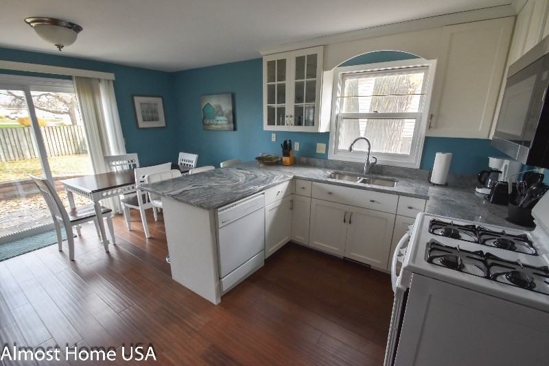 1028 Coppens Rd - Photo 3 of 9