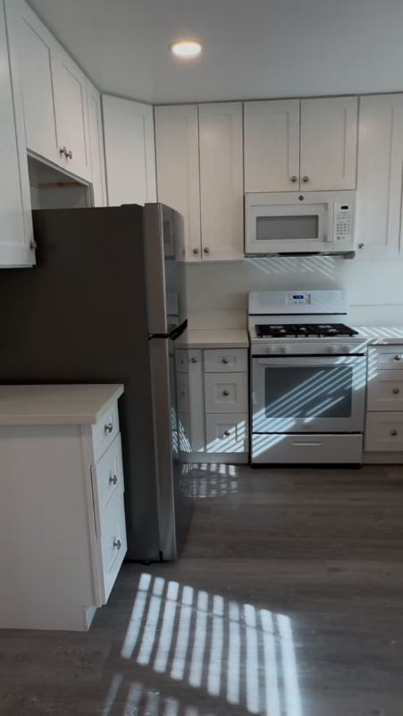 15029 Burbank Blvd #1 - Photo 6 of 14