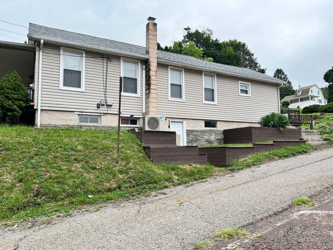 50 Lincoln Ave - Photo 6 of 29