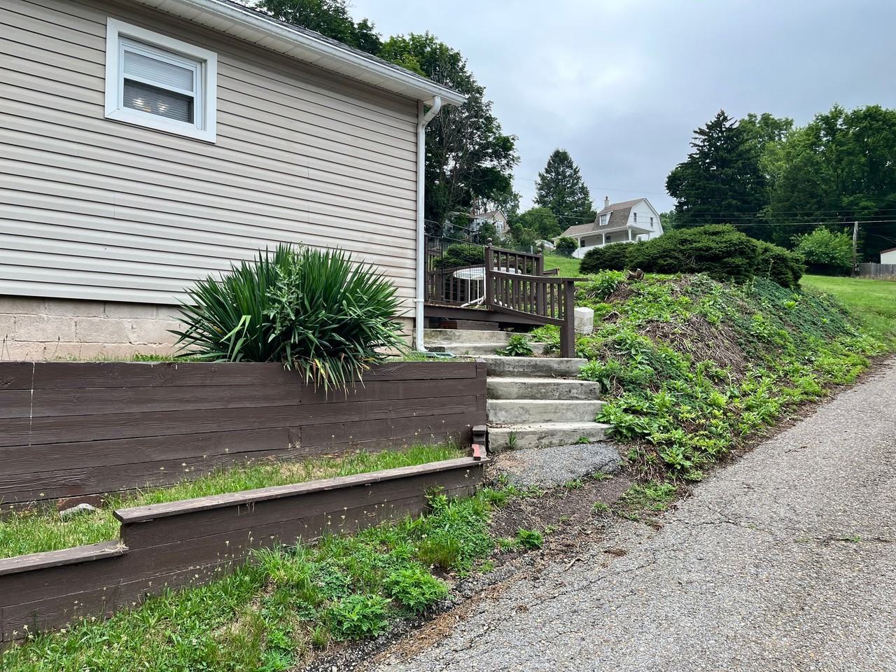 50 Lincoln Ave - Photo 7 of 29