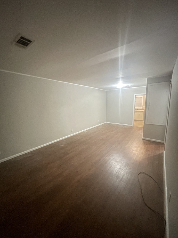 2427 Laurel Dr #B - Photo 2 of 10