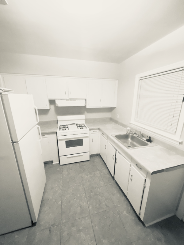 2427 Laurel Dr #B - Photo 3 of 10