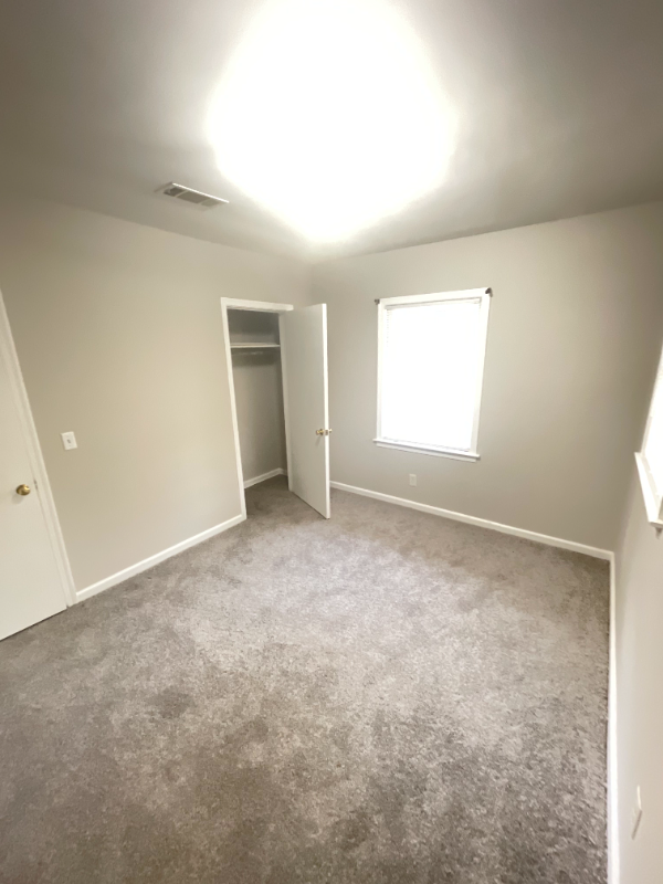 2427 Laurel Dr #B - Photo 4 of 10