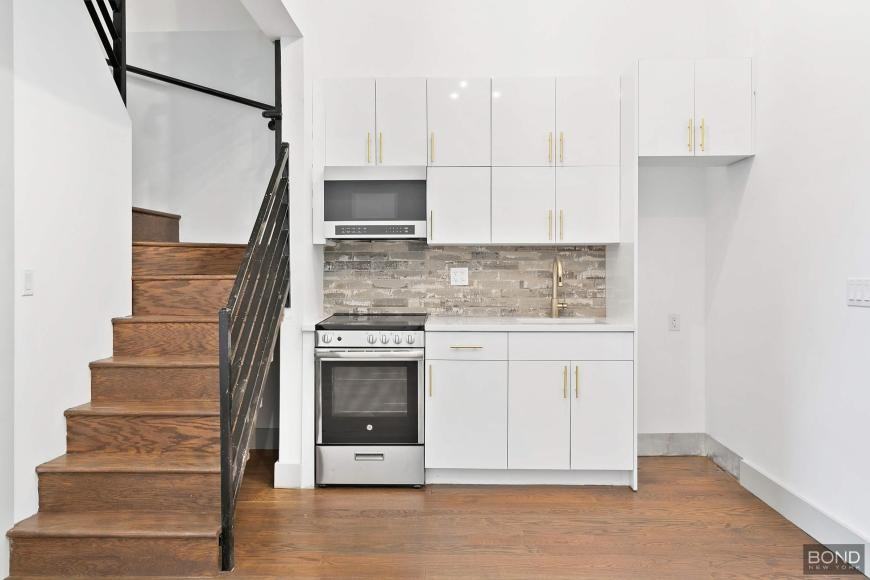 900 New York Ave - Photo 2 of 7