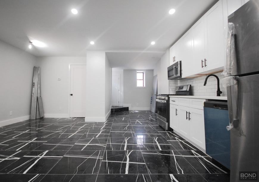 49 E 56th St - Photo 2 of 9