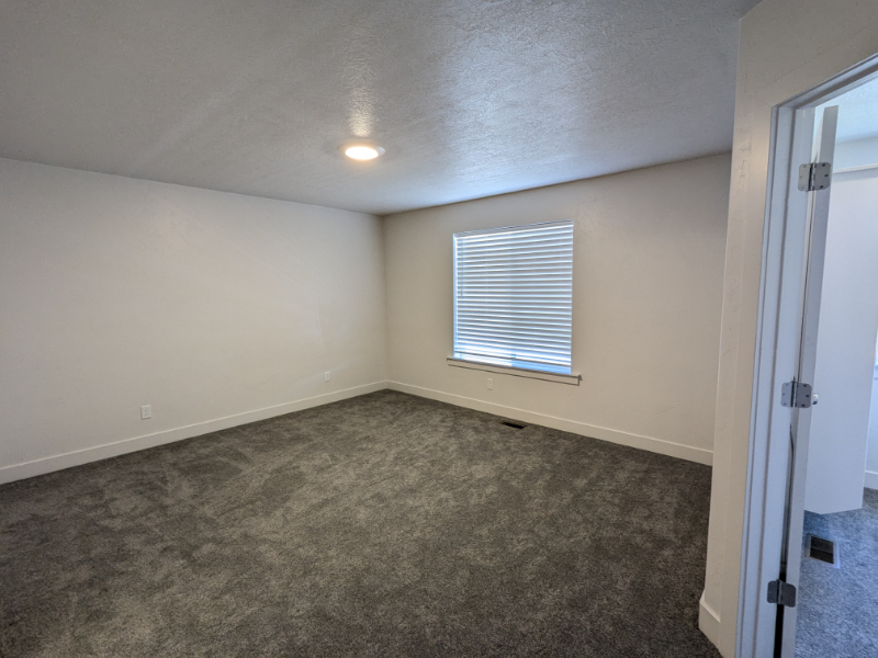 335 Se - Photo 4 of 20
