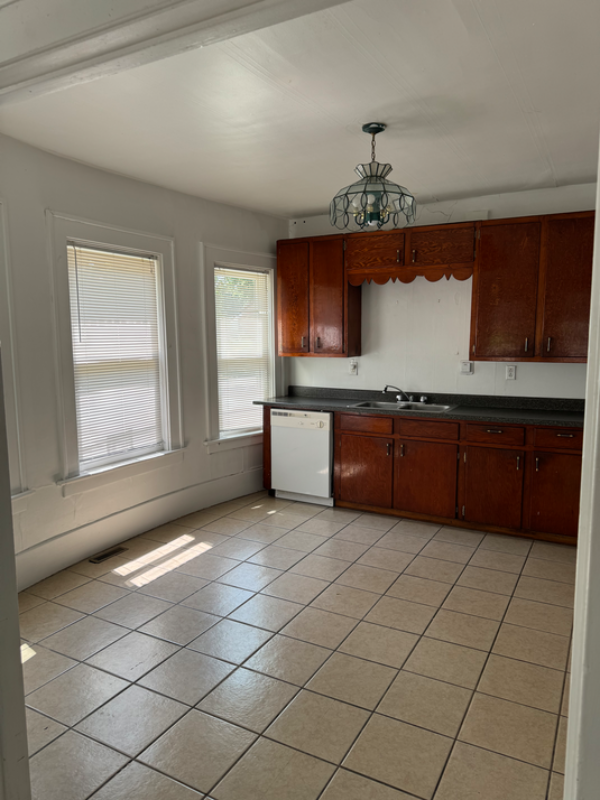 232 Sassafras St #1 - Photo 4 of 7