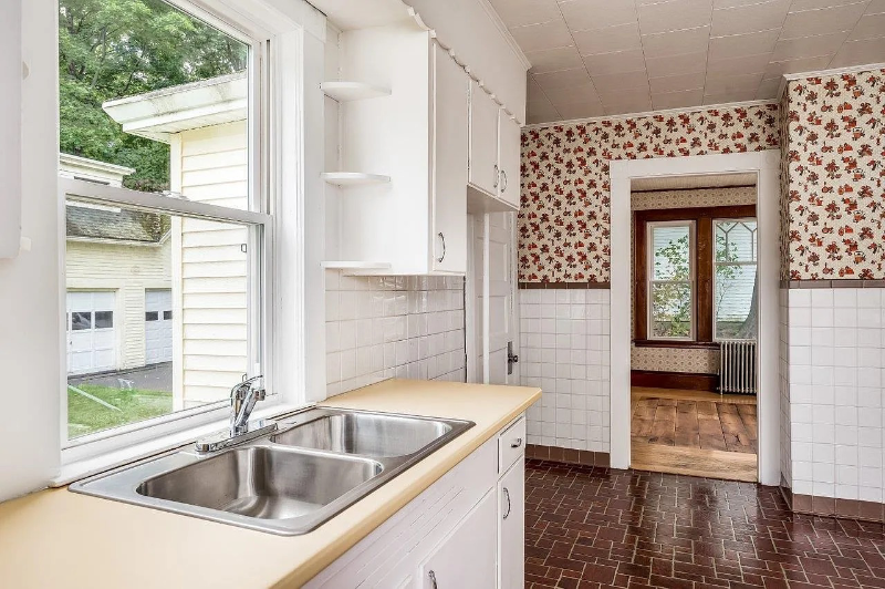 67 Park St - Photo 4 of 36