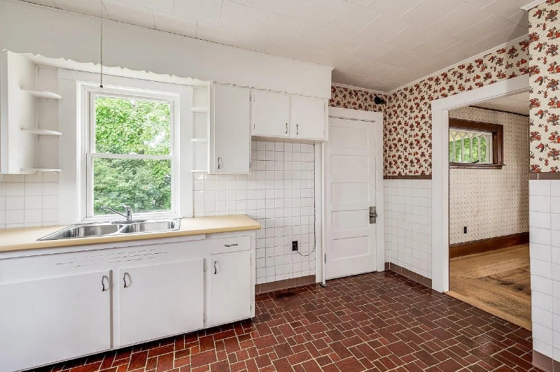 67 Park St - Photo 6 of 36