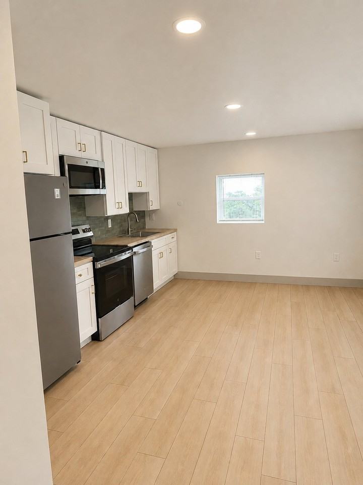 1116 Trigg St - Photo 4 of 21