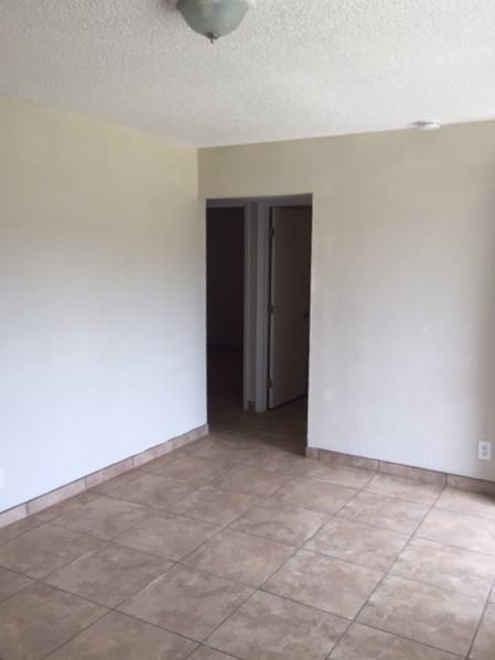 2139 W Glenrosa Ave #2 - Photo 4 of 10