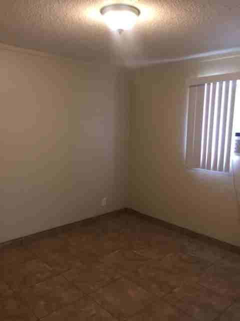 2139 W Glenrosa Ave #2 - Photo 5 of 10