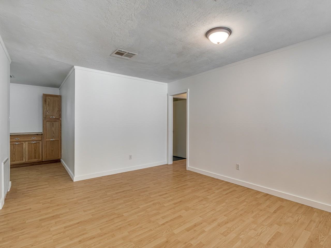 106 N Norman Ave - Photo 2 of 20