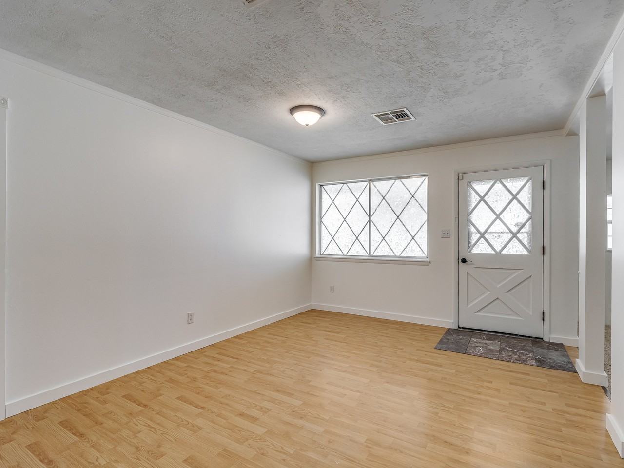 106 N Norman Ave - Photo 3 of 20