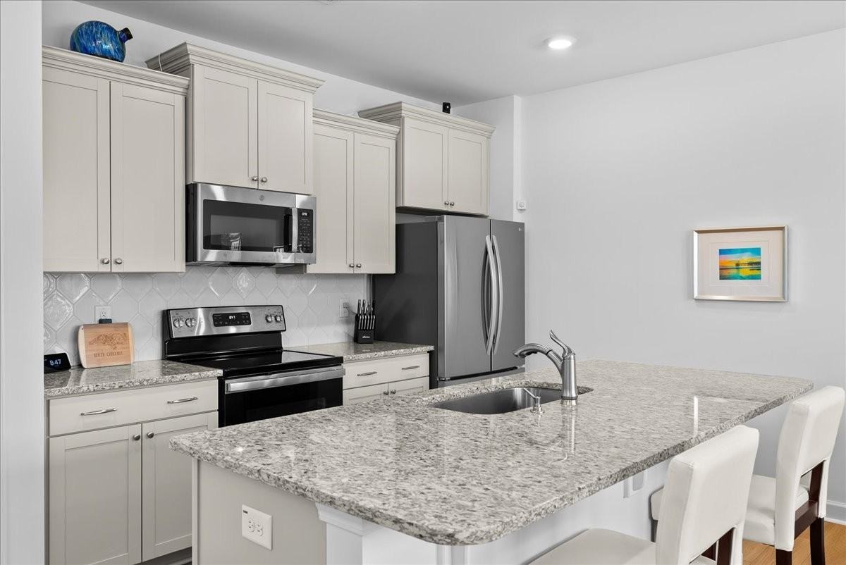 7906 Flatrock Park Dr - Photo 4 of 19