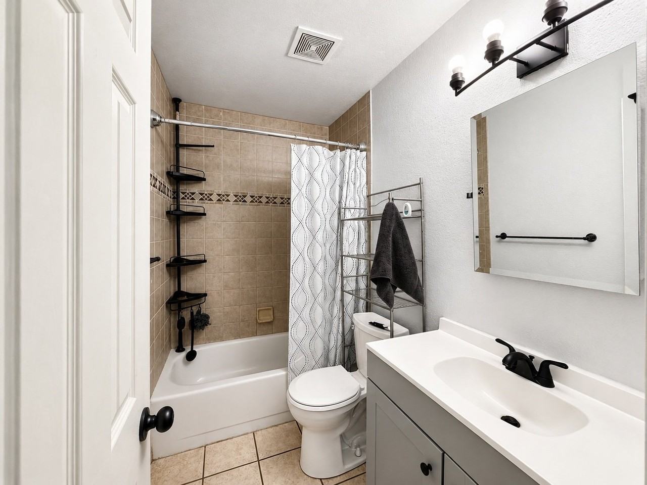 1168 Olson Ave - Photo 4 of 9