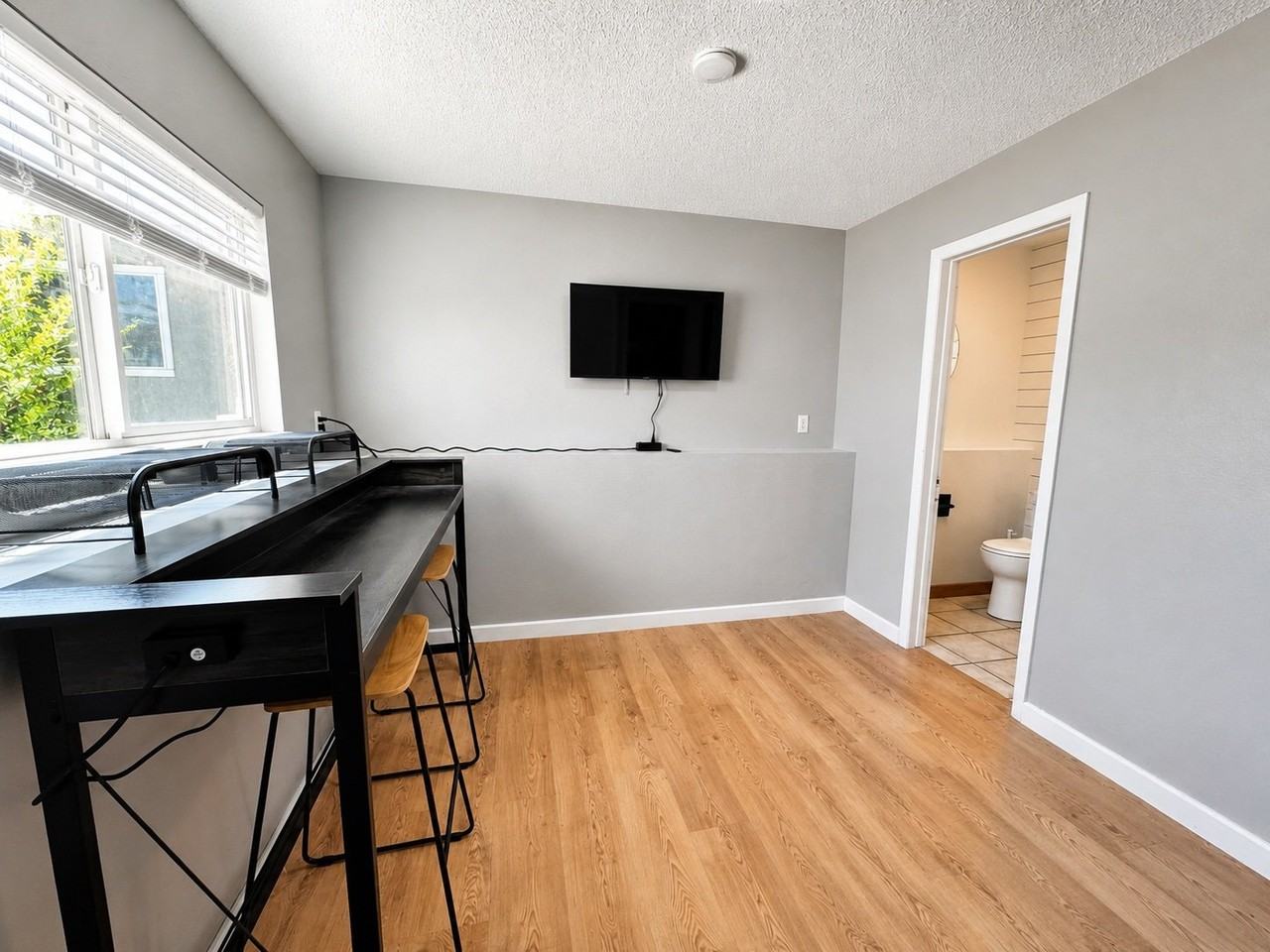 1168 Olson Ave - Photo 7 of 9