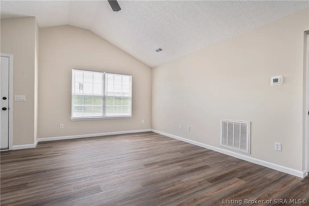 2801 Boulder Ct - Photo 4 of 10