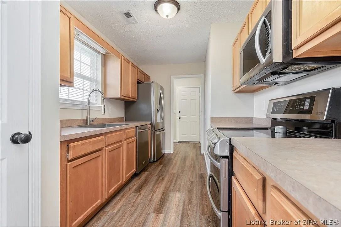 2801 Boulder Ct - Photo 6 of 10