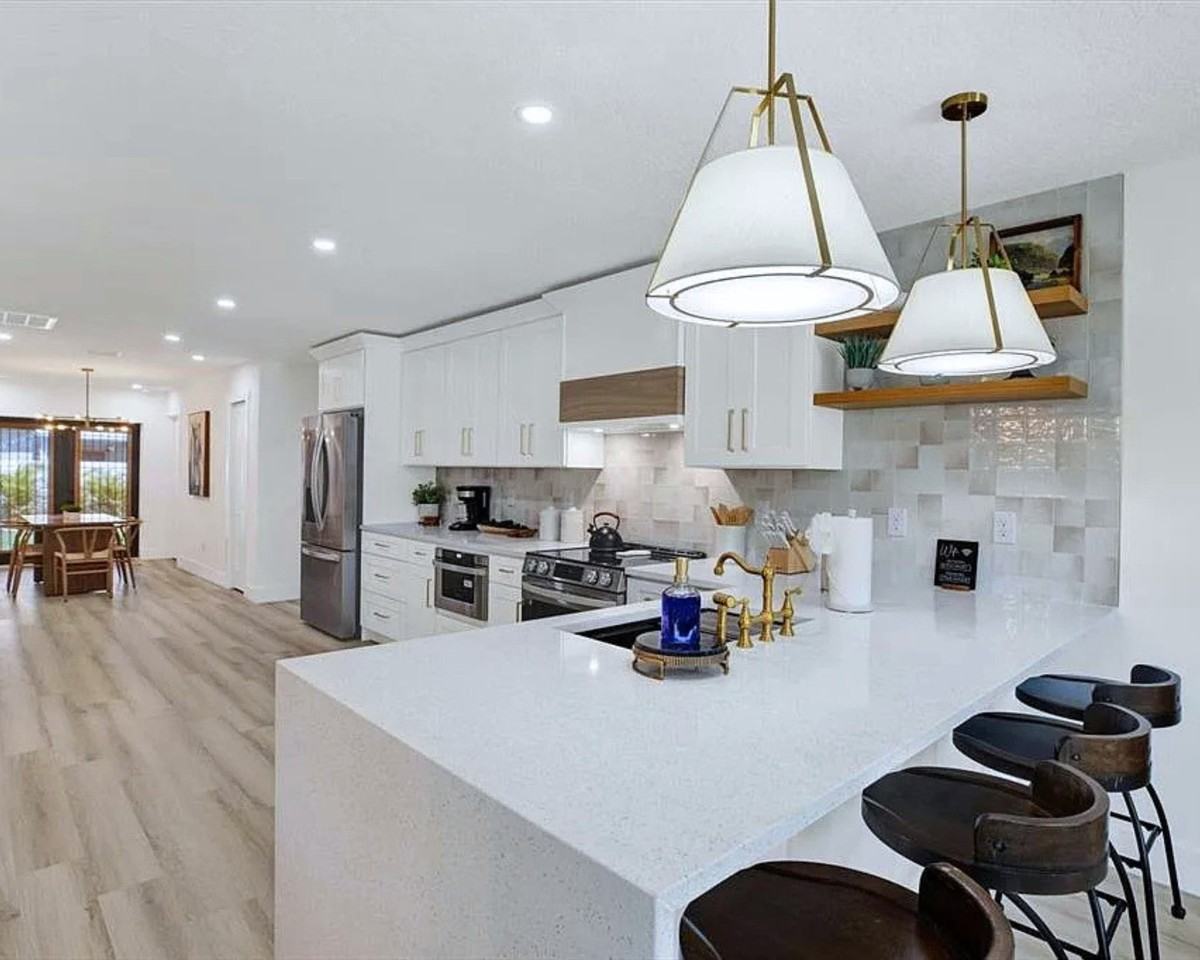 2905 W Collins St - Photo 4 of 20