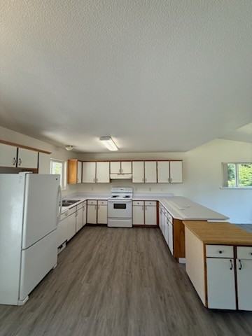 2350 Howland Hill Rd - Photo 3 of 20