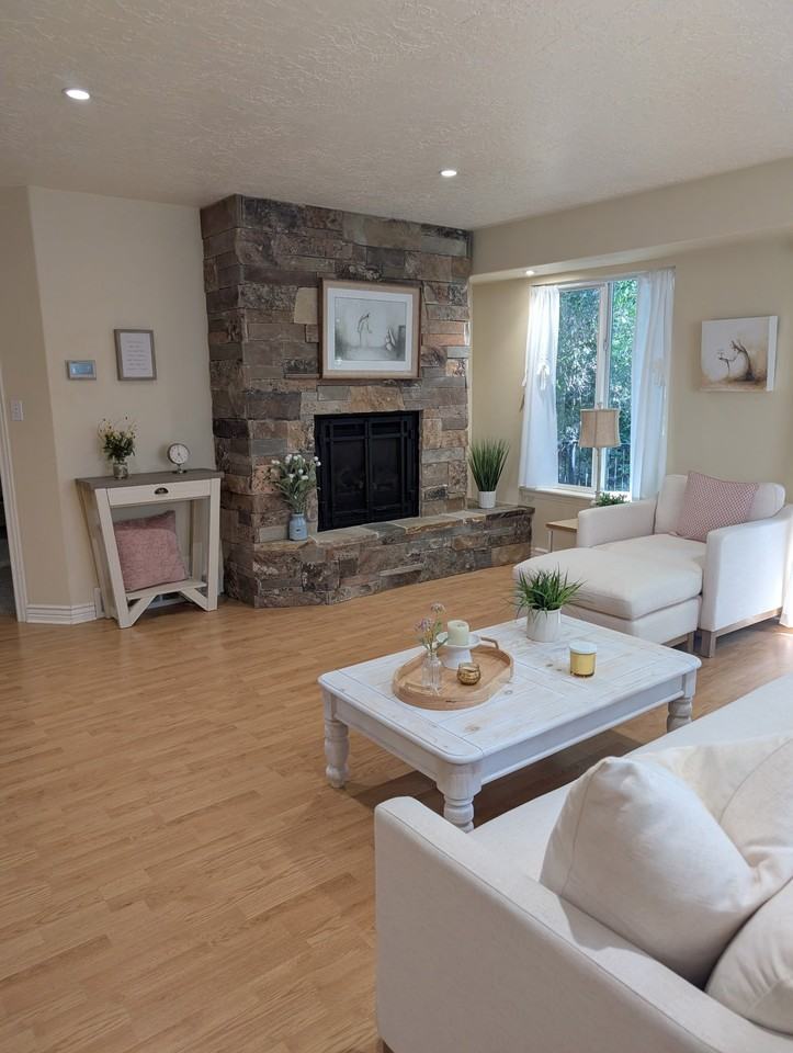 318 Brookcourt - Photo 4 of 13