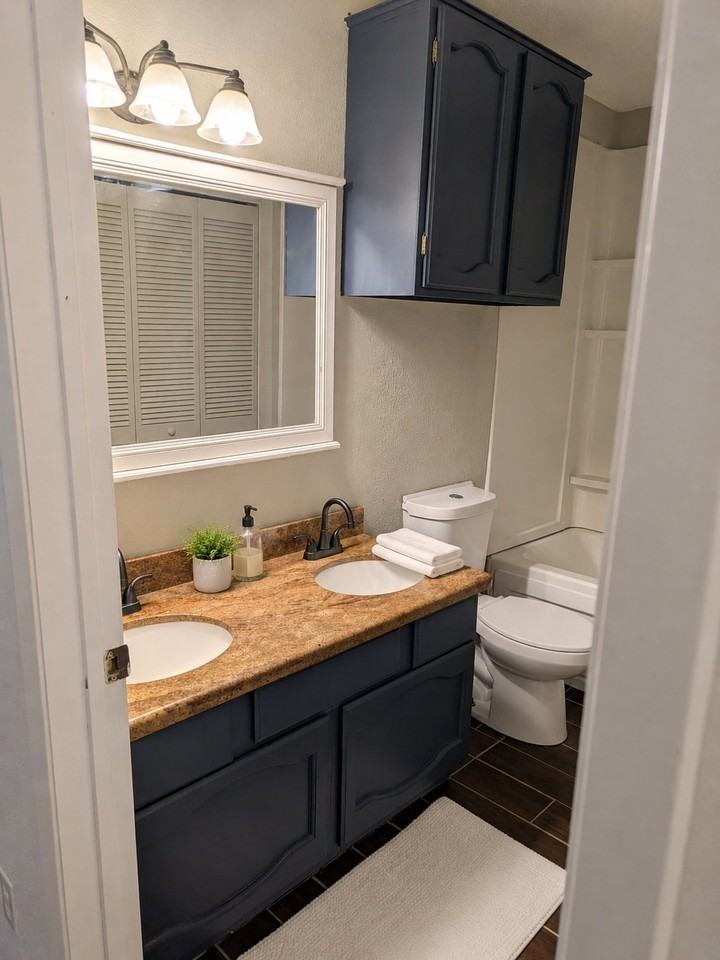 2303 De Lee St - Photo 5 of 8