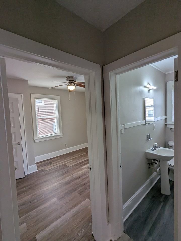 307 N Granville St #C - Photo 4 of 11