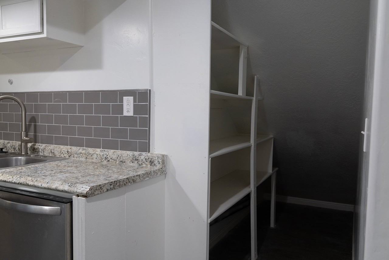 1066 E Searle Ln - Photo 7 of 18