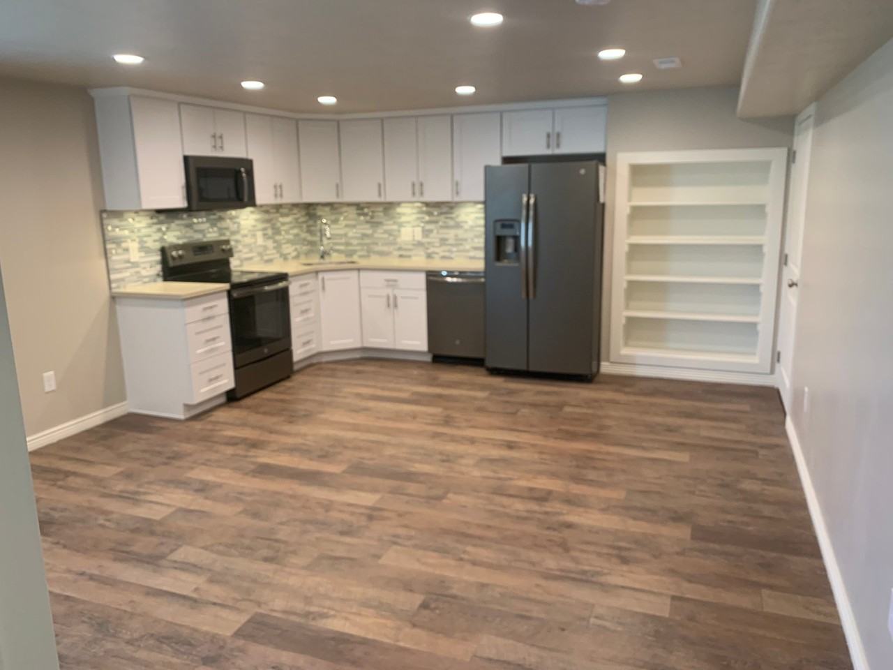 343 Flagstone Dr - Photo 3 of 13
