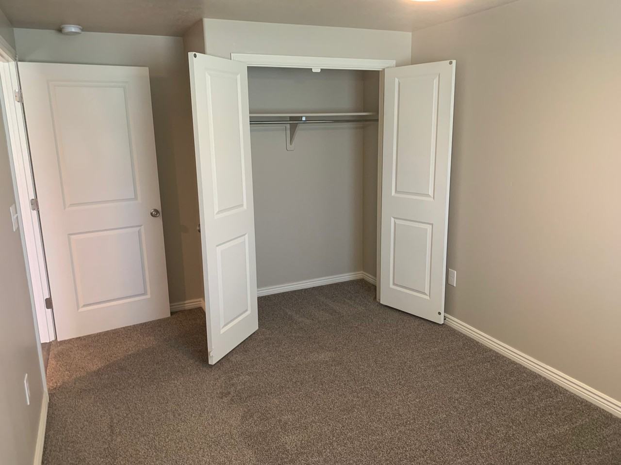 343 Flagstone Dr - Photo 5 of 13